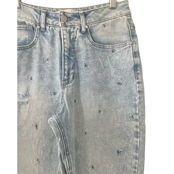 TinselTown Women Junior 5 Ditsy Daisy Embroidered Mom Jeans Mid-Waist - Picture 3 of 11